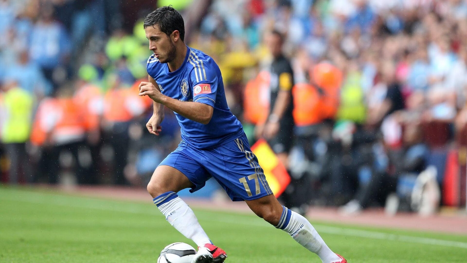 爱游戏电竞官网-赛场内外：球员在粉丝中的人气与影响力，赛场内外英文